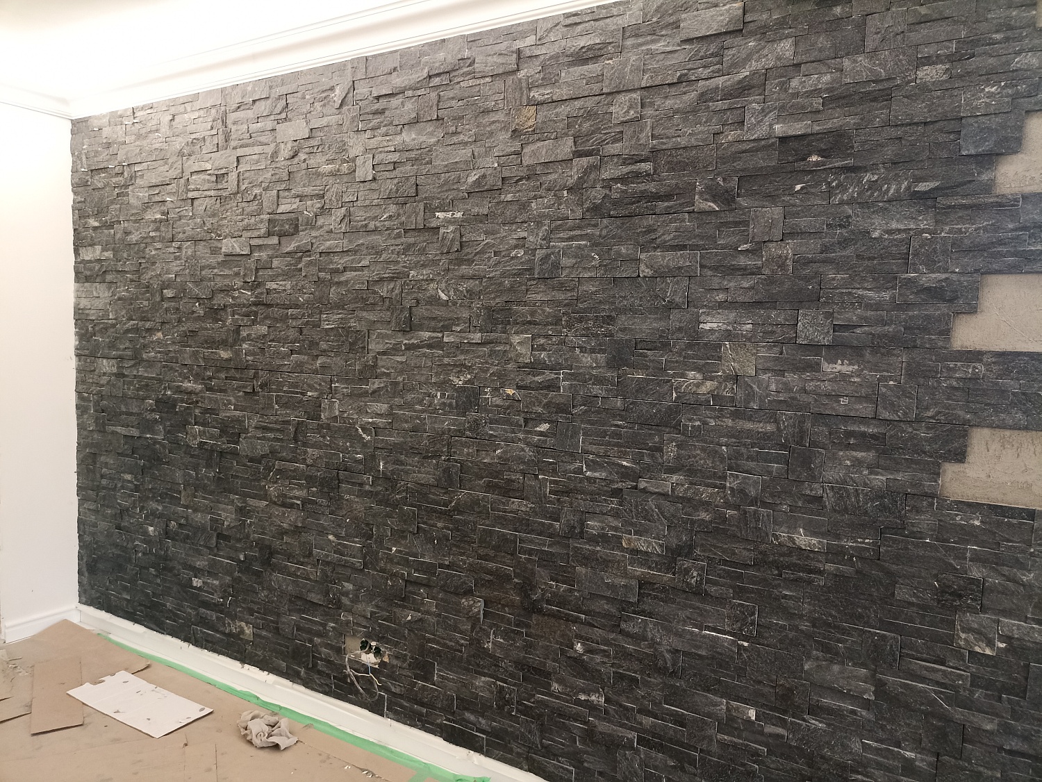 Современный акцент в интерьере с помощью 3D панелей RKS SLATE Кварцит Black Quartz Modern