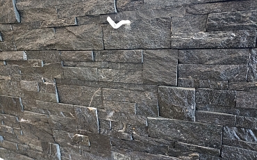 Современный акцент в интерьере с помощью 3D панелей RKS SLATE Кварцит Black Quartz Modern