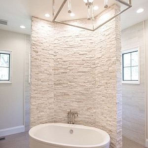 3D панели RKS SLATE White Quartz Classic с реалистичной текстурой белого кварцита, создающие премиальный вид ванной