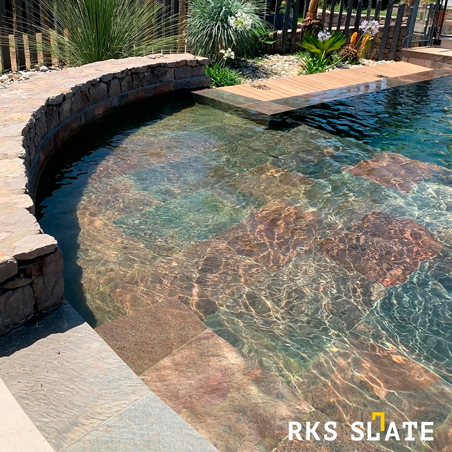 Облицовка бассейна натуральной сланцевой плиткой Copper Natura: Превосходство природы в вашем водном пространстве
