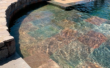 Облицовка бассейна натуральной сланцевой плиткой Copper Natura: Превосходство природы в вашем водном пространстве