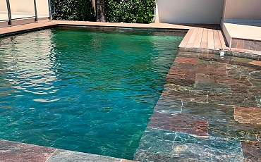 Облицовка бассейна натуральной сланцевой плиткой Copper Natura: Превосходство природы в вашем водном пространстве