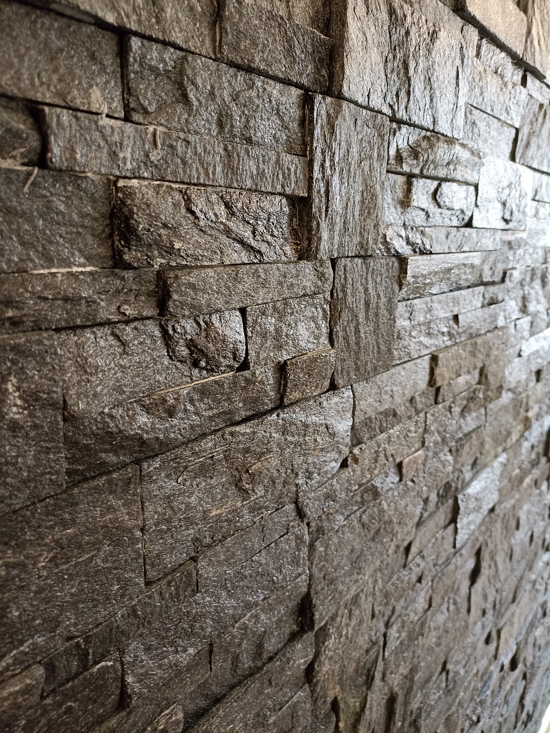 Современный акцент в интерьере с помощью 3D панелей RKS SLATE Кварцит Black Quartz Modern