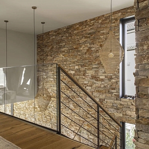 Отделка лестницы натуральным камнем 3D панели RKS SLATE Кварцит Multi Quartz Country
