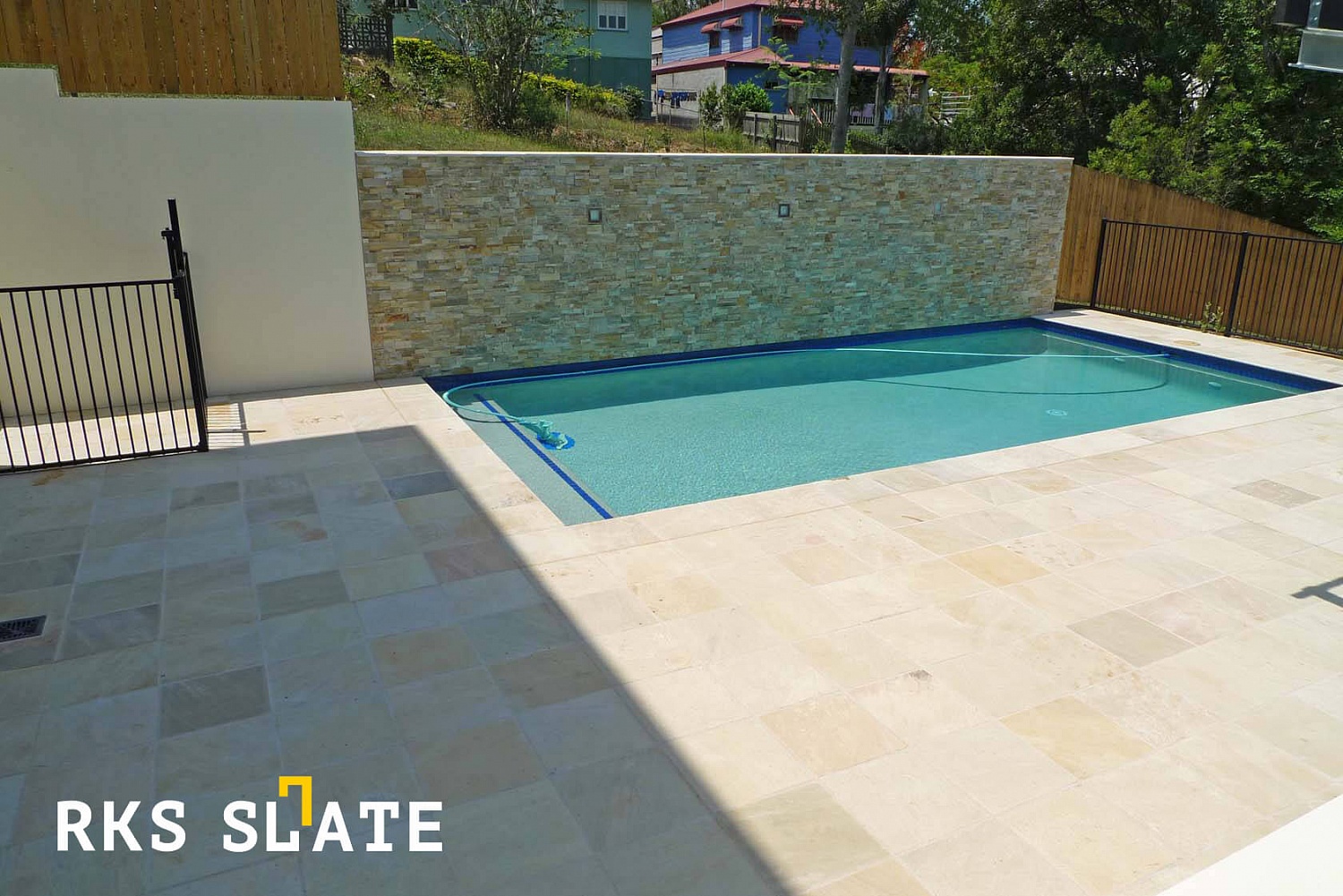Облицовка бассейнов натуральным камнем RKS SLATE Beige Slate Modern: стиль и долговечность