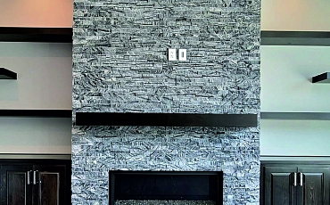 3D панели из камня RKS SLATE Мрамор Woody Grey Classic. Оформление камина натуральным камнем