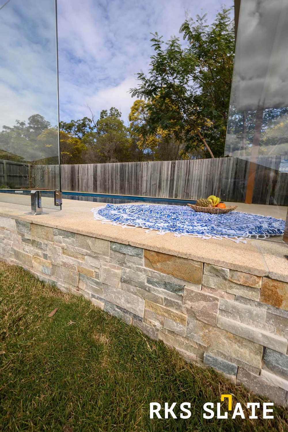 Облицовка бассейнов натуральным камнем RKS SLATE Beige Slate Modern: стиль и долговечность