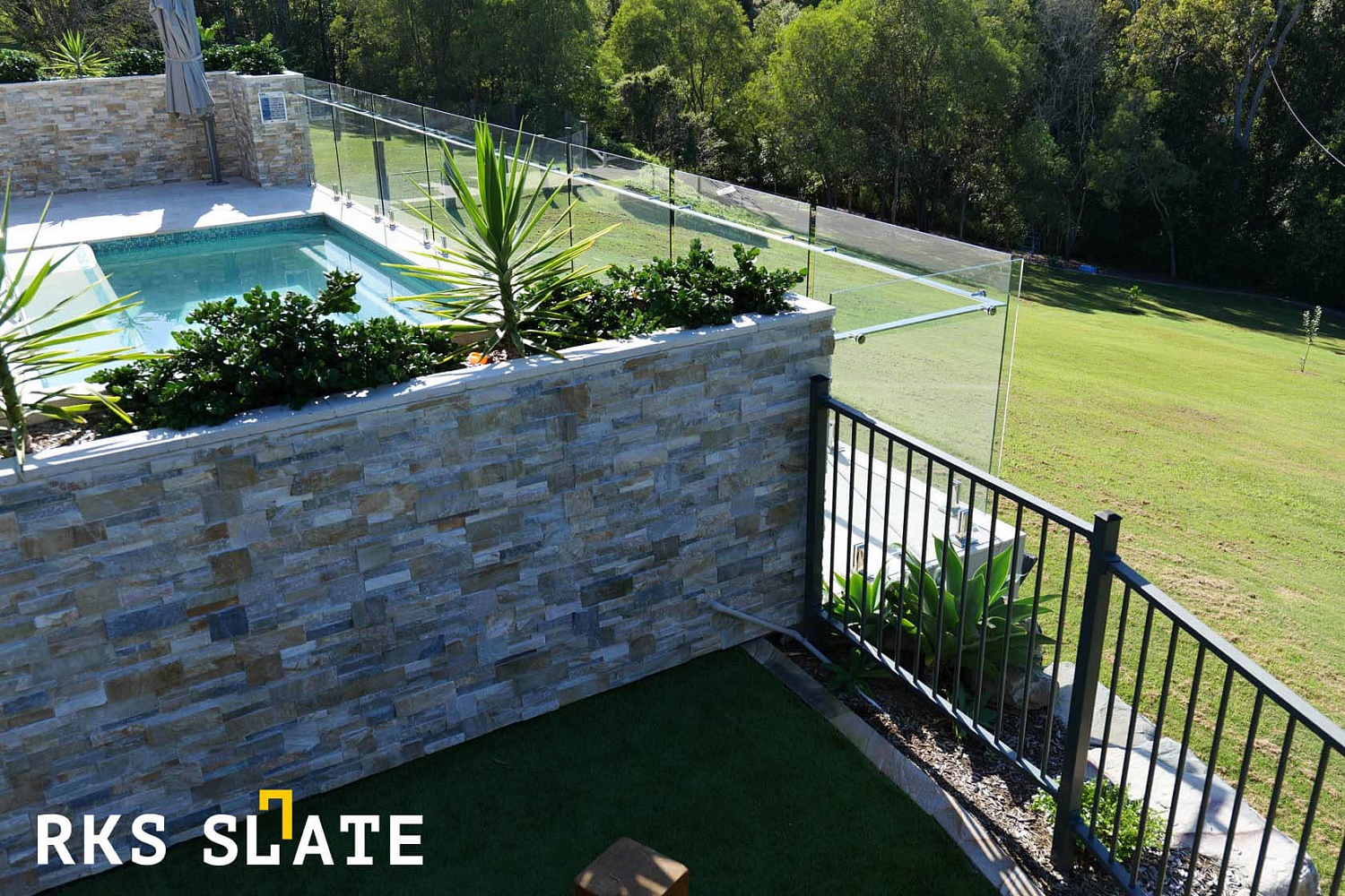 Облицовка бассейнов натуральным камнем RKS SLATE Beige Slate Modern: стиль и долговечность