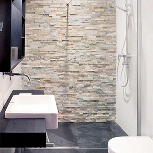 Интерьер современной ванной с рельефными 3D панелями RKS SLATE в оттенке Beige Slate Classic