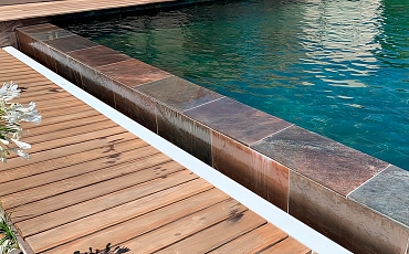 Облицовка бассейна натуральной сланцевой плиткой Copper Natura: Превосходство природы в вашем водном пространстве