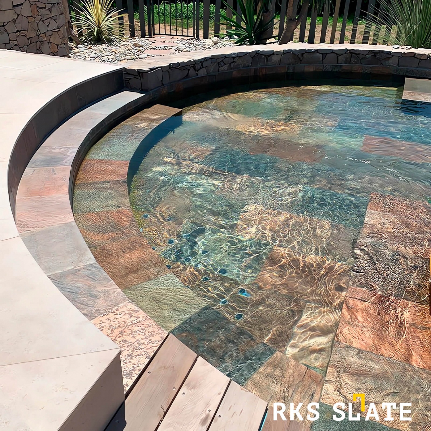 Облицовка бассейна натуральной сланцевой плиткой Copper Natura: Превосходство природы в вашем водном пространстве