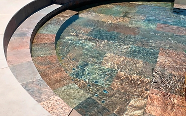 Облицовка бассейна натуральной сланцевой плиткой Copper Natura: Превосходство природы в вашем водном пространстве